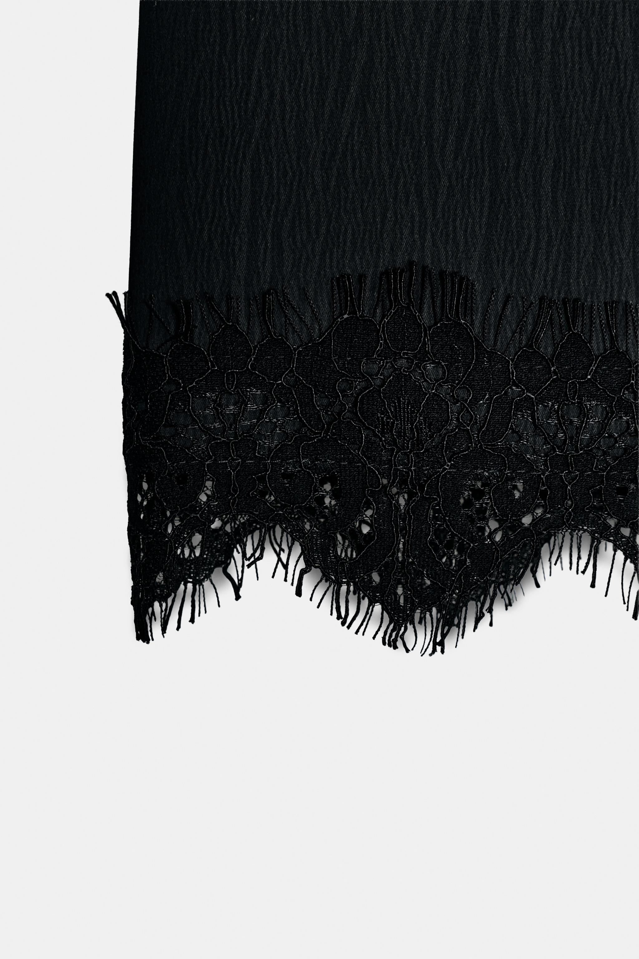 LACE HEM SKORT